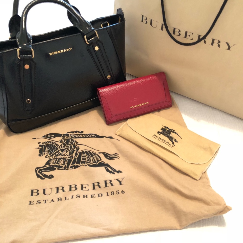 Authentic Brand New Burberry Red Wallet 💥